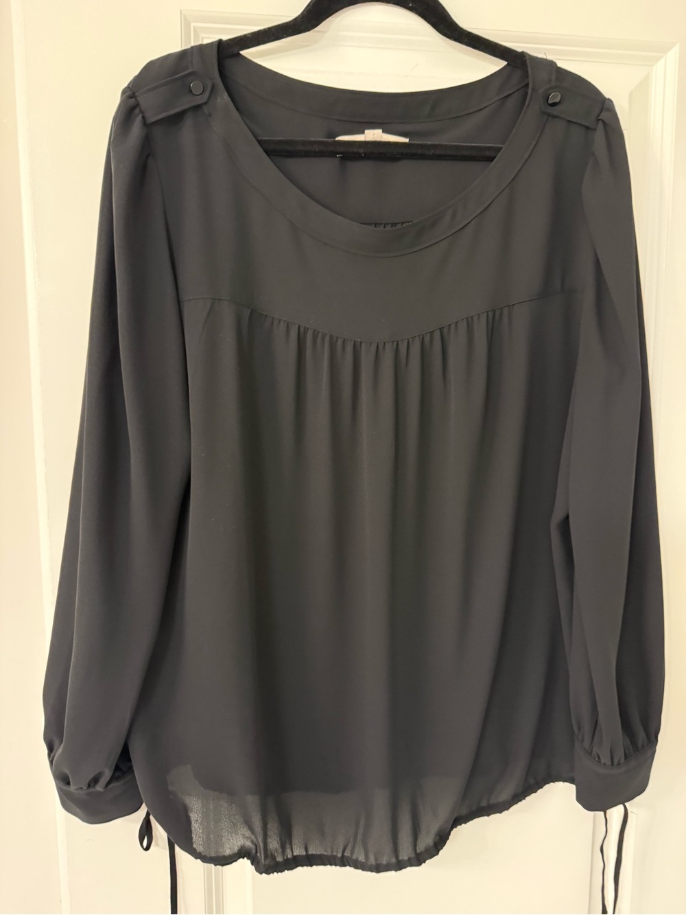 LOFT Black Long-Sleeve Scoop-Neck Blouse with Shoulder Tabs